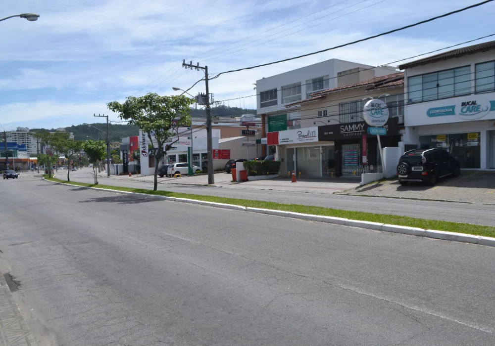 A Avenida Madre Benvenuta, que liga o Santa Mônica ao Itacorubi, em Florianópolis