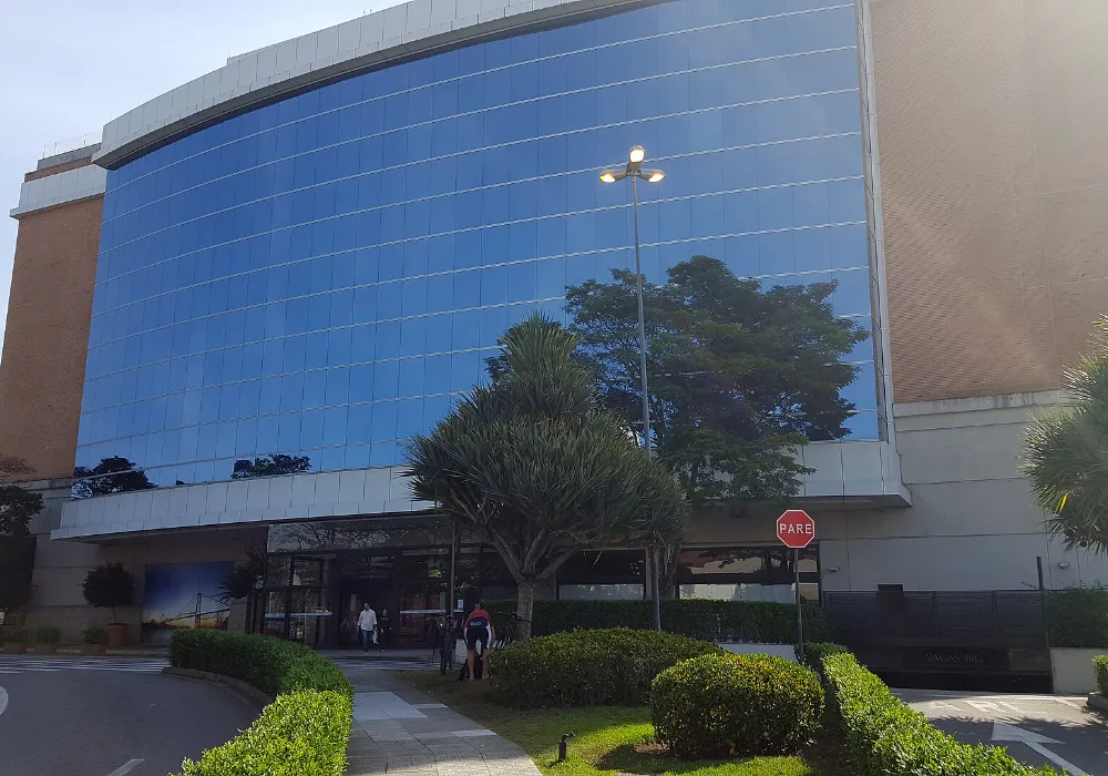 O Villa Romana Shopping (antigo Iguatemi), na Avenida Madre Benvenuta, em Florianópolis